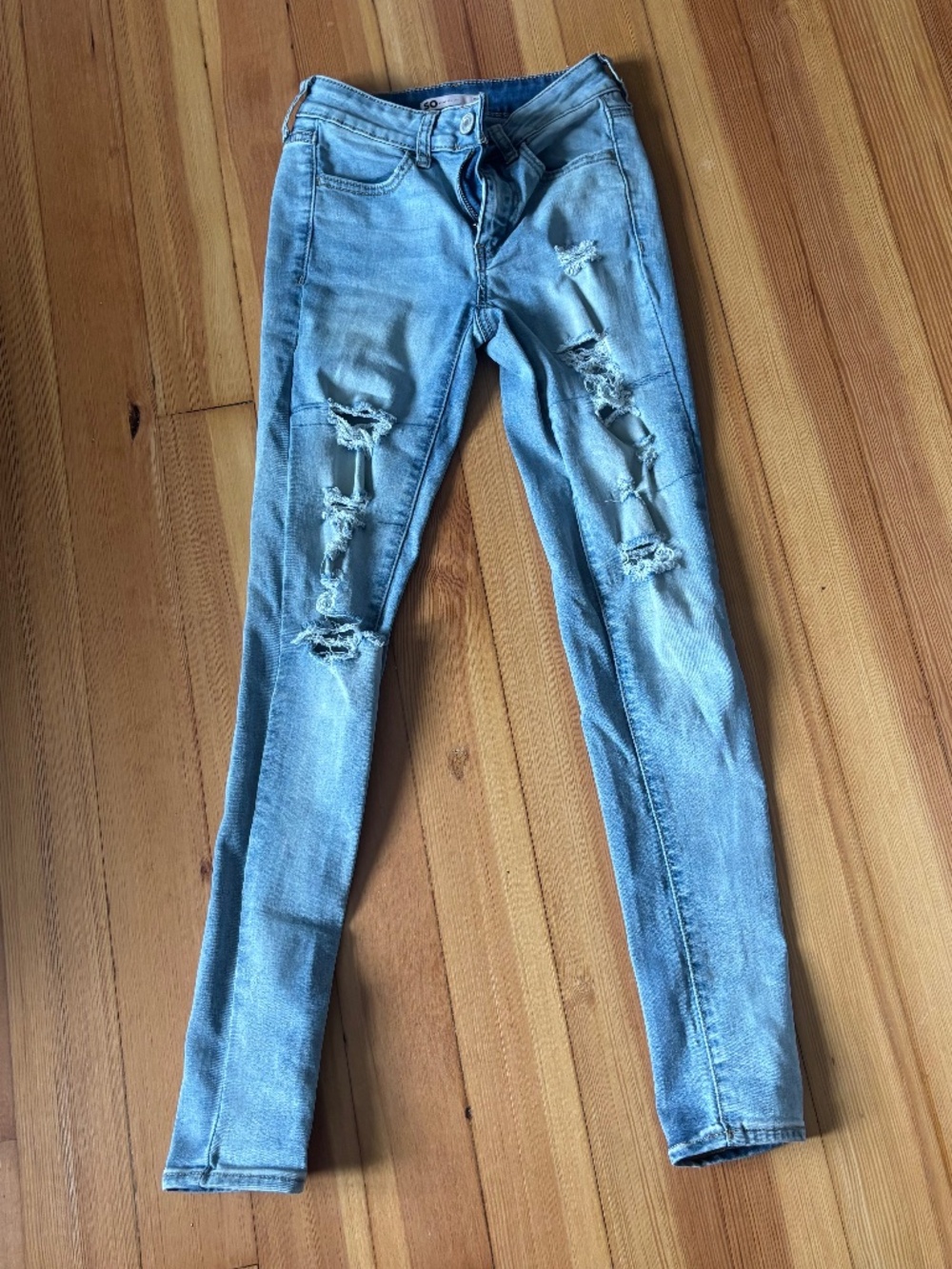 SO Women’s Ripped Skinny Jeans Medium Wash